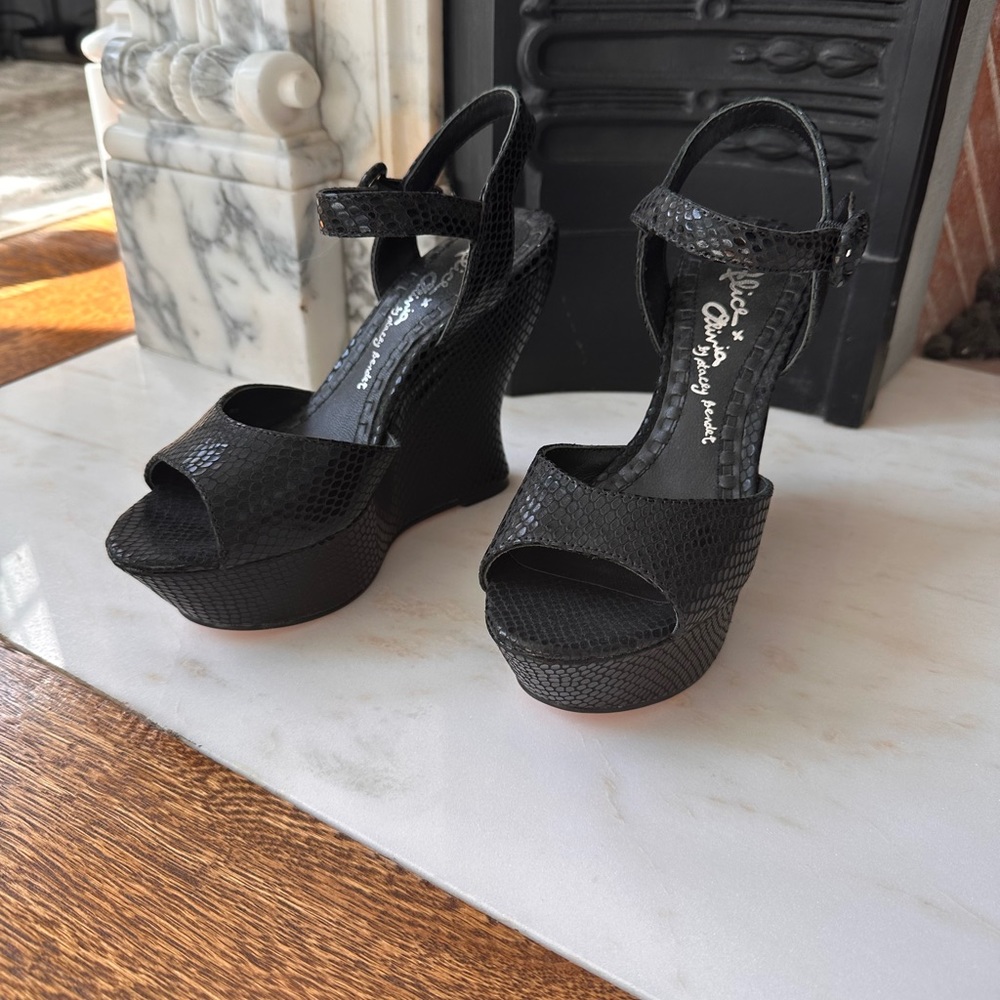 Alice and Olivia Black Skin Jana wedge heels 39.5